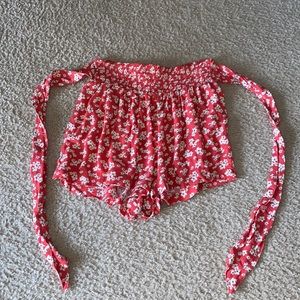 Flowy American Eagle shorts with front tie and pockets.